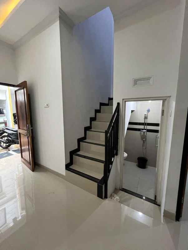 dijual rumah m kahfi 2 srengseng sawah
