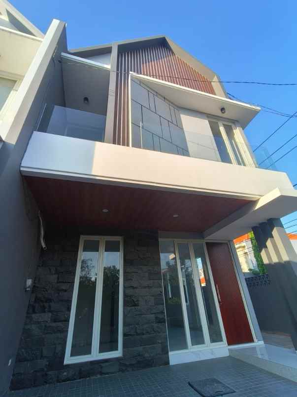 dijual rumah manayr tirtoyoso utara