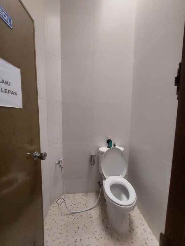 dijual rumah manukan condongcatur depok