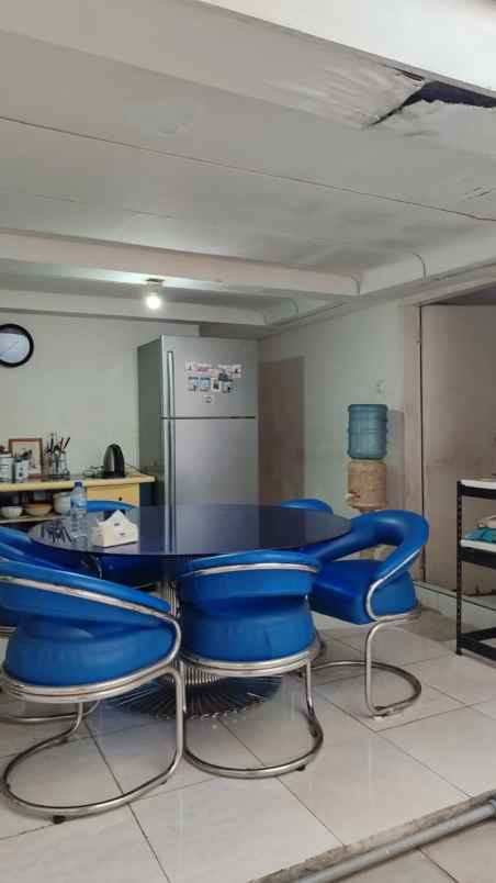 dijual rumah manyar tirtomoyo
