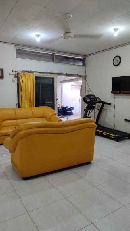dijual rumah manyar tirtomoyo