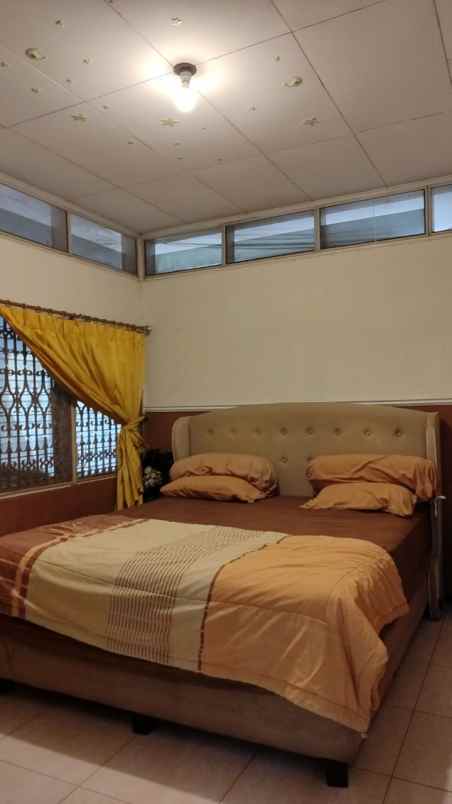 dijual rumah manyar tirtomoyo