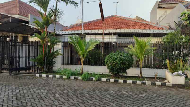 dijual rumah manyar tirtomoyo