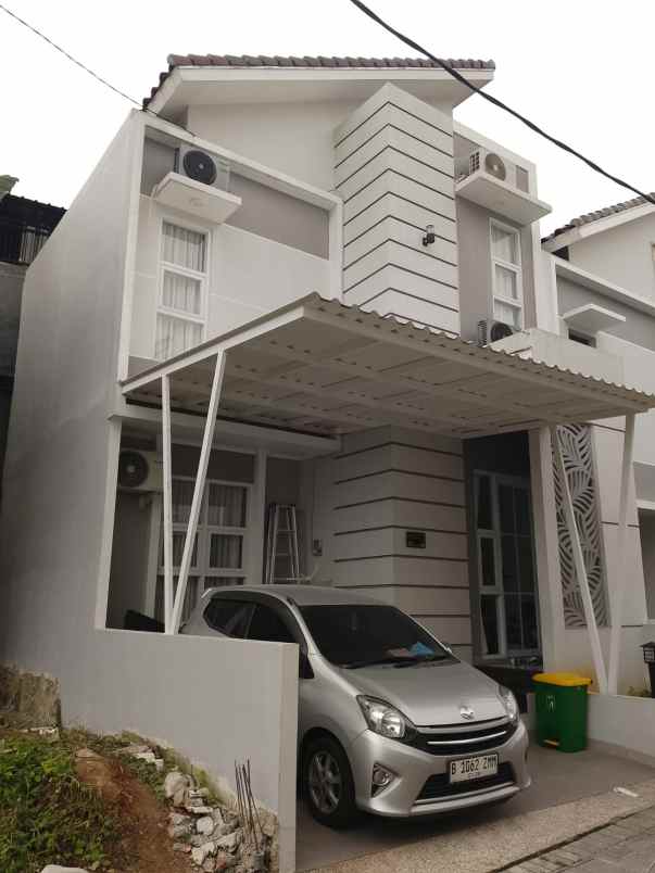 dijual rumah medina townhouse depok jl