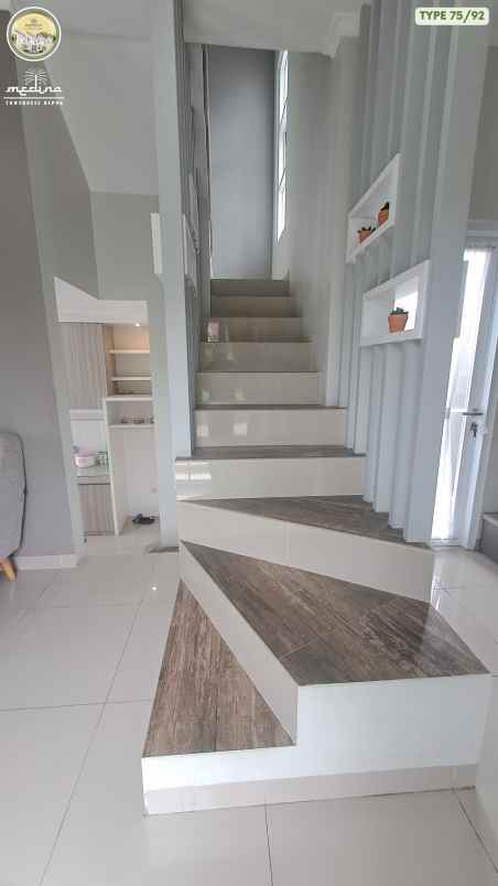 dijual rumah medina townhouse depok jl