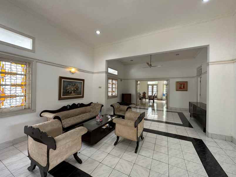 dijual rumah menteng