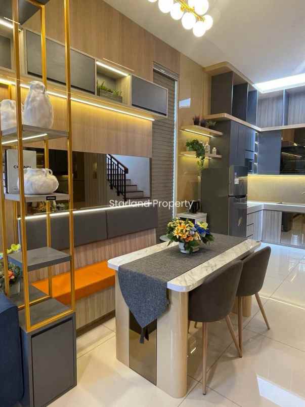 dijual rumah meruya selatan