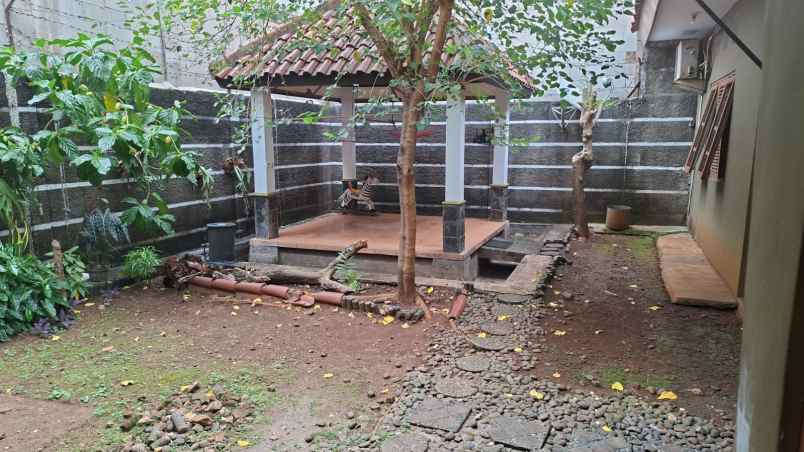 dijual rumah meruya selatan