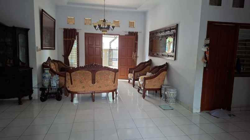 dijual rumah meruya selatan