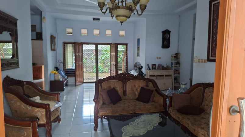 dijual rumah meruya selatan