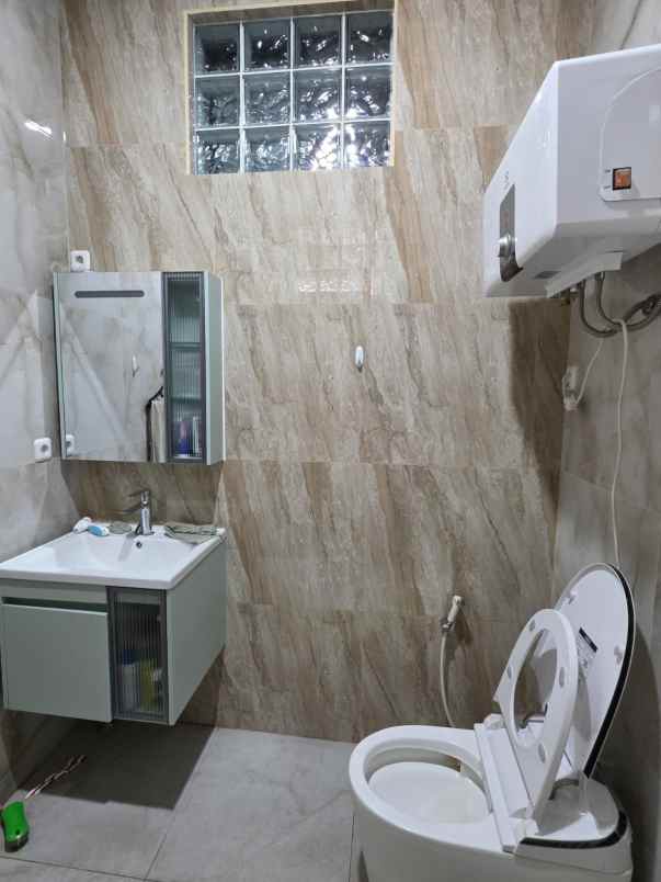 dijual rumah metland cakung