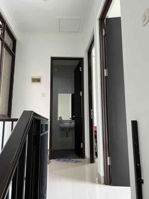 dijual rumah metland transyogi