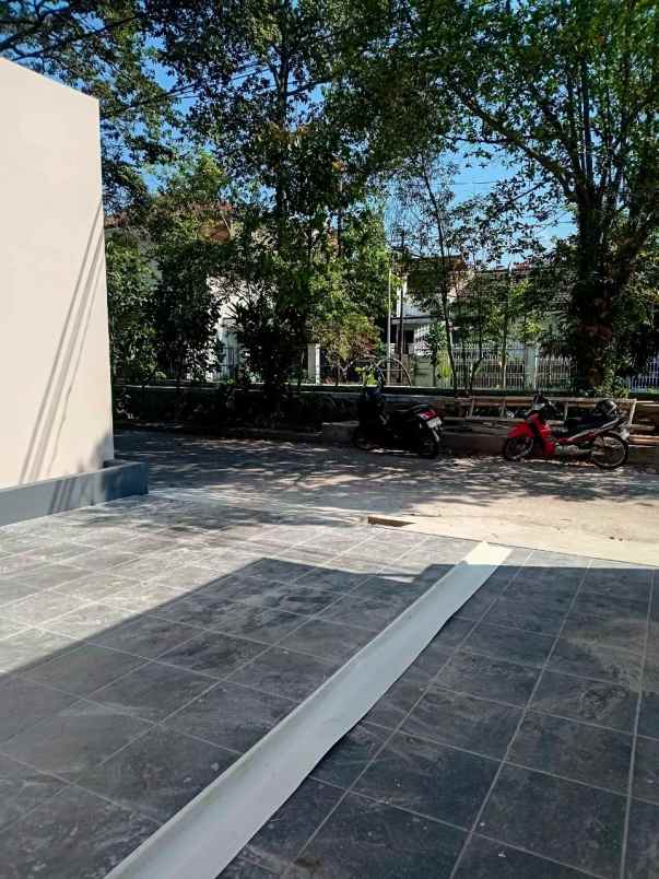 dijual rumah metro margahayu