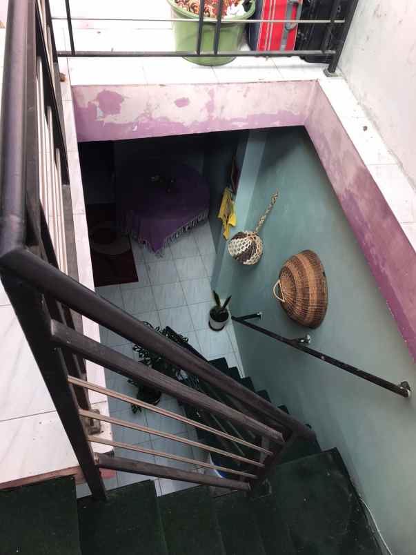 dijual rumah modern minimalis 2 lantai dekat terminal