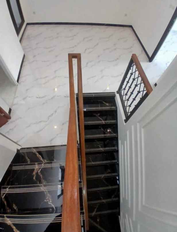 dijual rumah msmpang pancoran mas depok