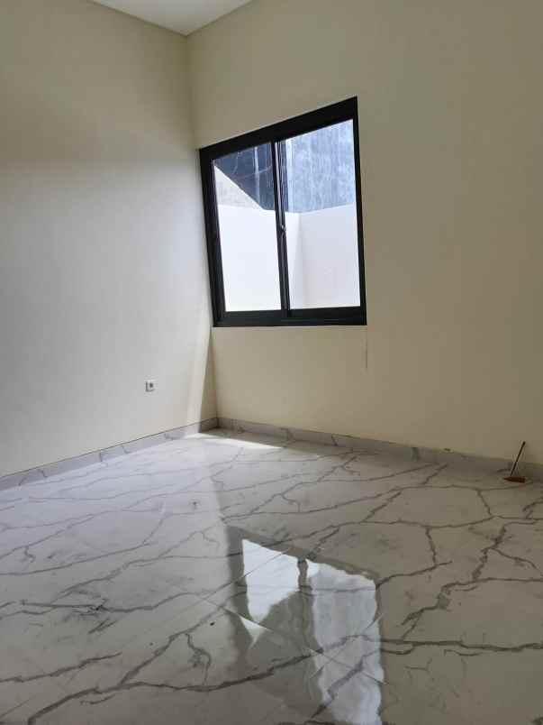 dijual rumah mulyosari