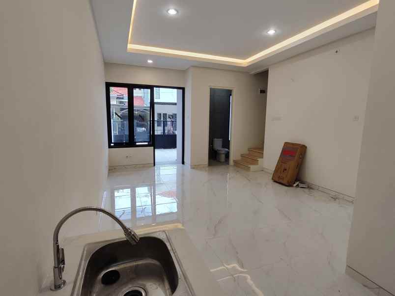 dijual rumah mulyosari