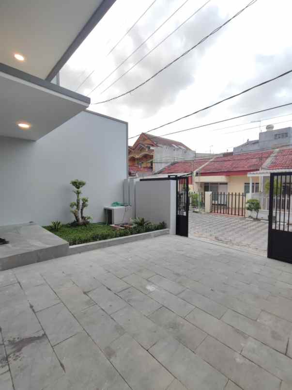 dijual rumah mulyosari tengah