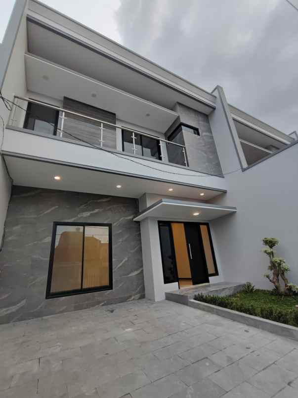 Dijual Rumah 4 1 Kamar Dengan Desain Minimalis Modern Di Surabaya