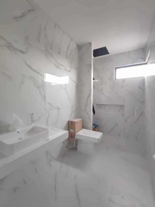 dijual rumah mulyosari tengah