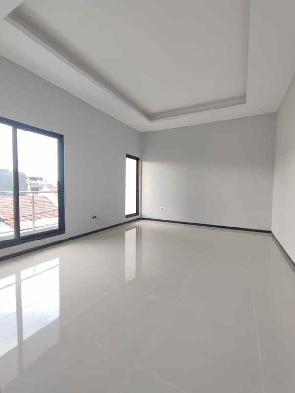 dijual rumah mulyosari tengah