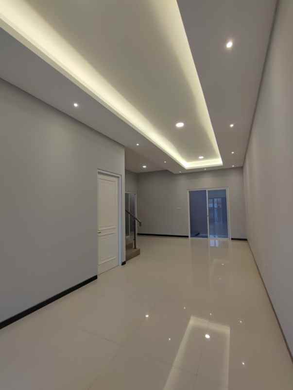 dijual rumah mulyosari tengah