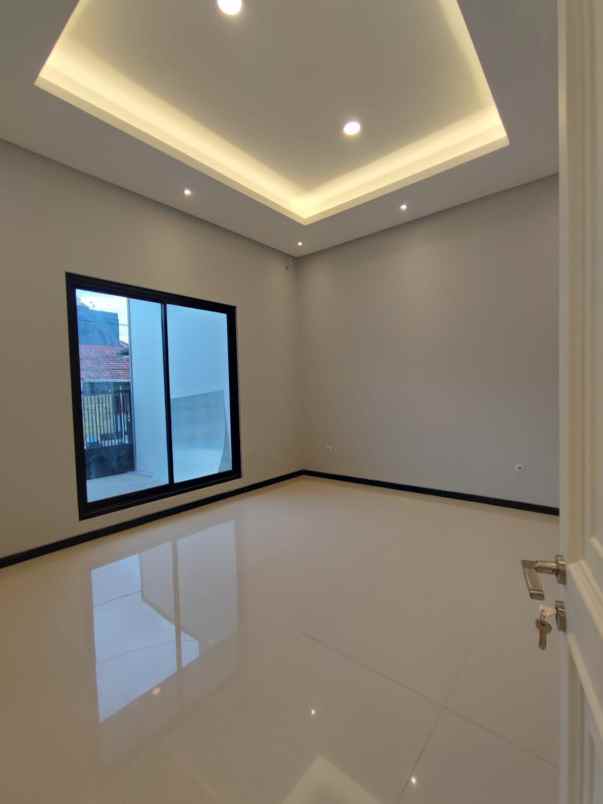 dijual rumah mulyosari tengah