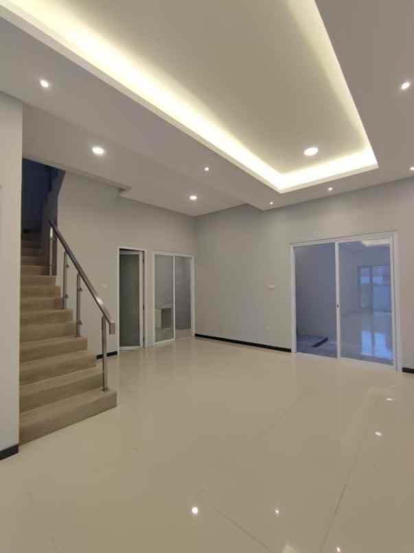 dijual rumah mulyosari tengah