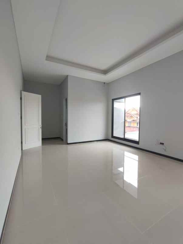 dijual rumah mulyosari tengah