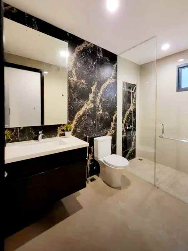 dijual rumah navapark lancewood