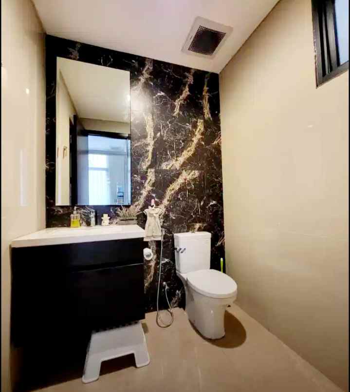 dijual rumah navapark lancewood