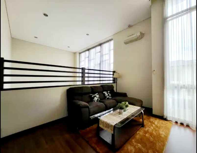 dijual rumah navapark lancewood