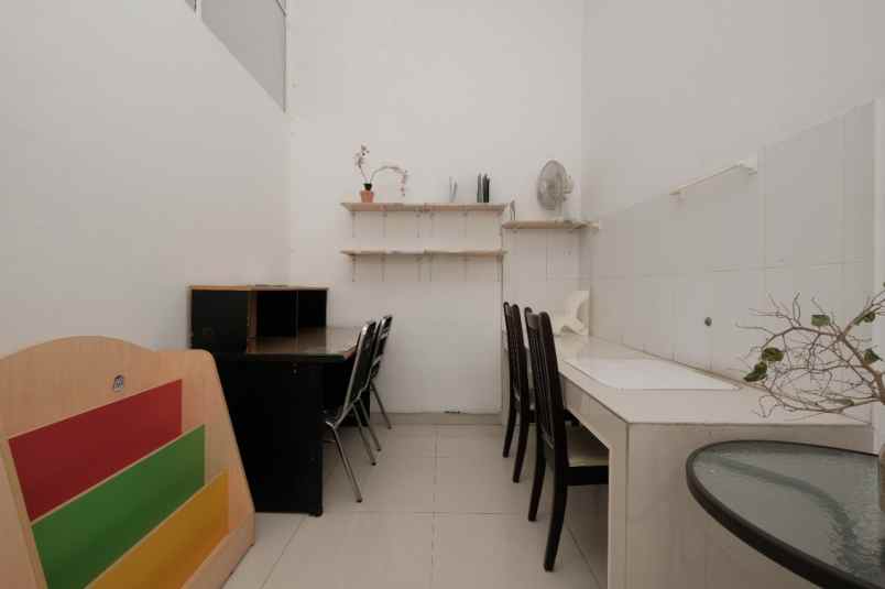 dijual rumah nirwana eksekutif