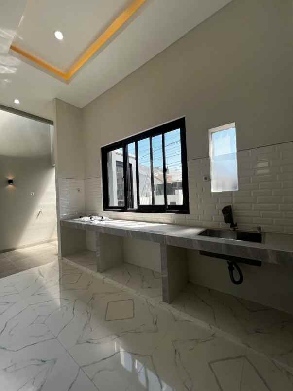 dijual rumah nirwana eksekutif