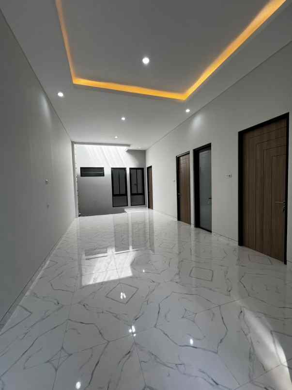 dijual rumah nirwana eksekutif