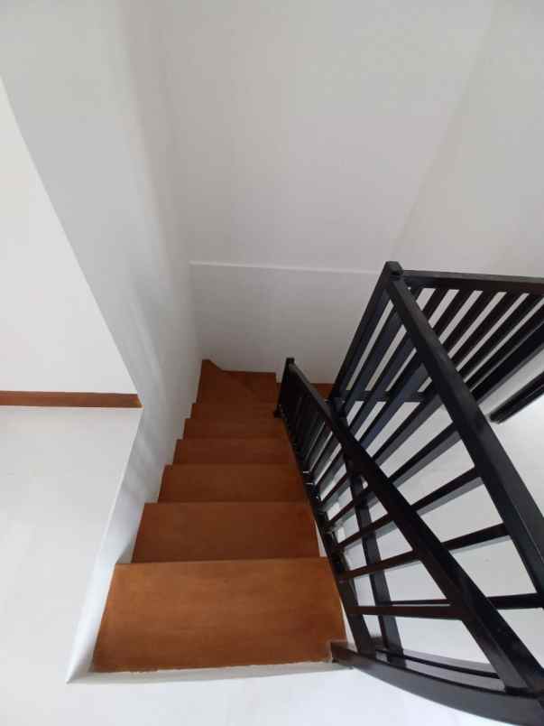 dijual rumah no1 jln beringin raya