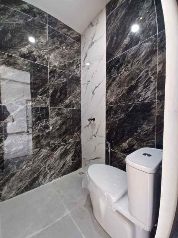 dijual rumah no1 jln beringin raya