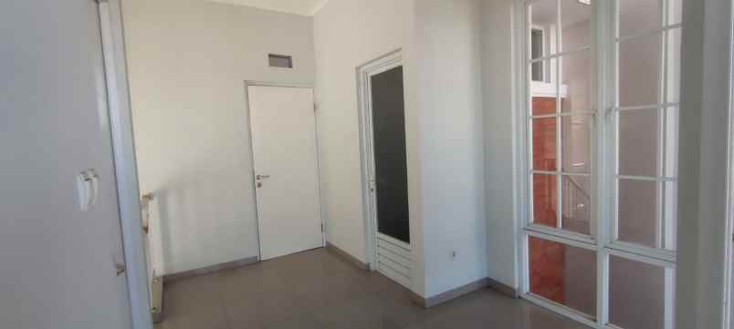 dijual rumah nyaman di sariwangi