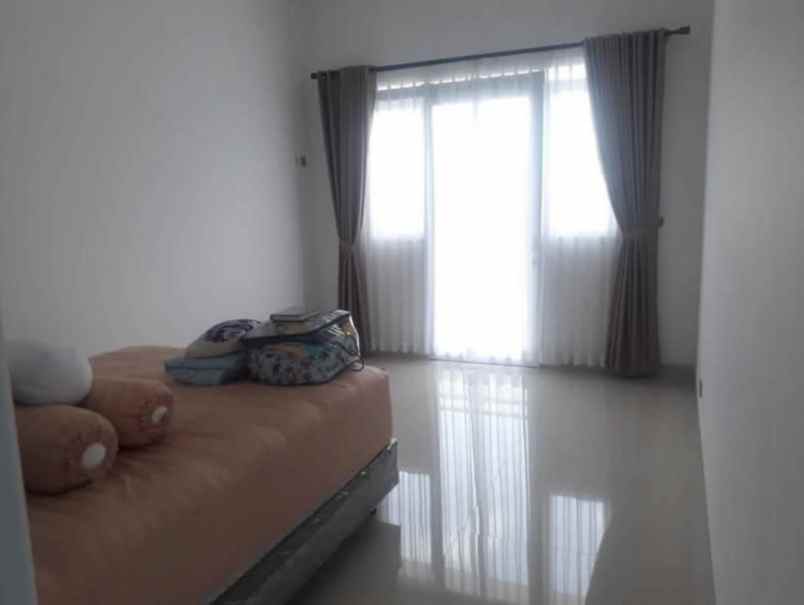 dijual rumah padasuka