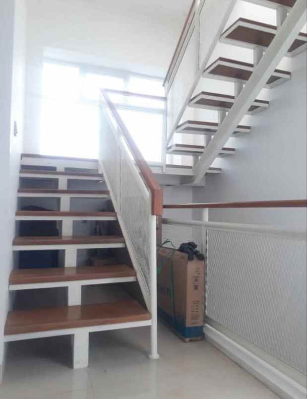 dijual rumah padasuka