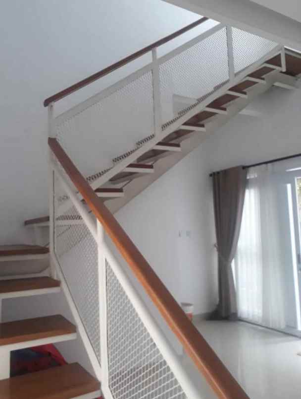 dijual rumah padasuka