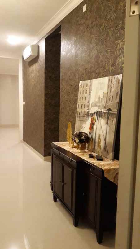 dijual rumah pakuwon city