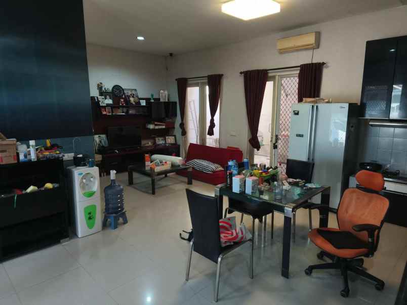 dijual rumah pakuwon city mulyorejo