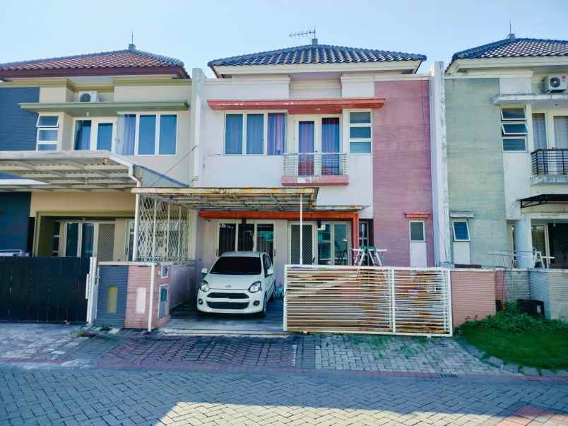dijual rumah pakuwon city mulyorejo