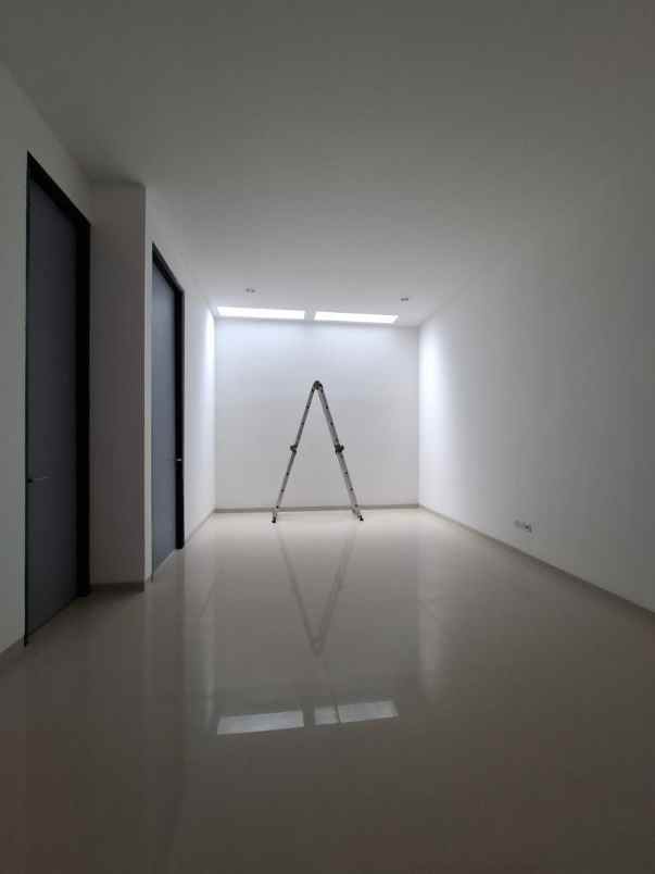 dijual rumah pakuwon city palm beach