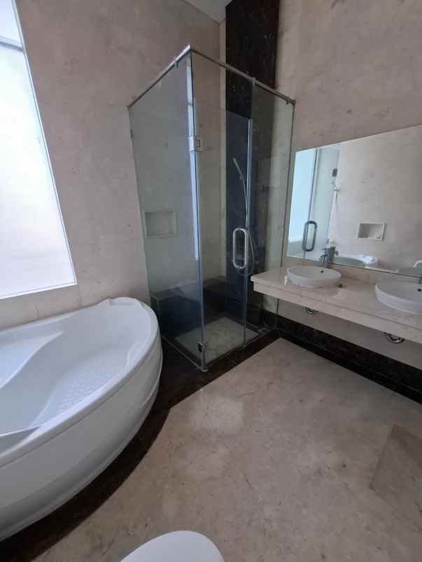 dijual rumah pakuwon city palm beach