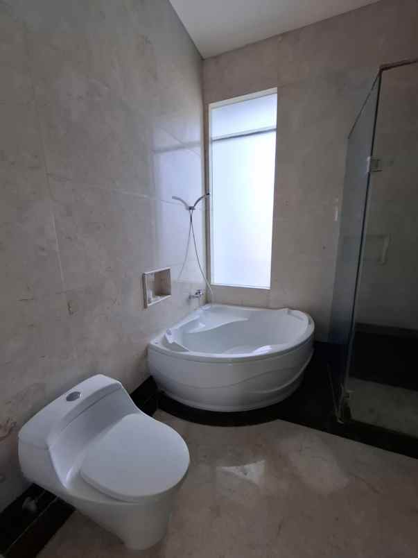 dijual rumah pakuwon city palm beach