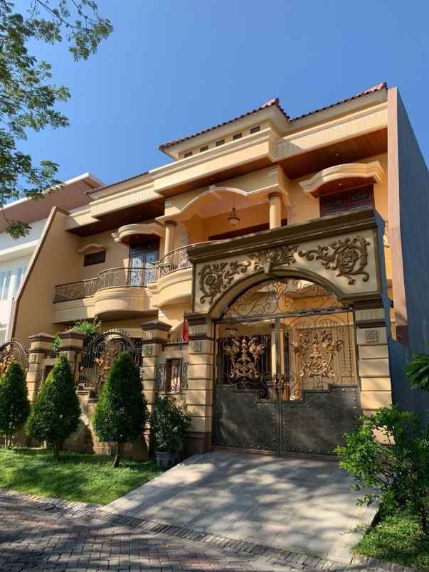 dijual rumah pakuwon city villa royal