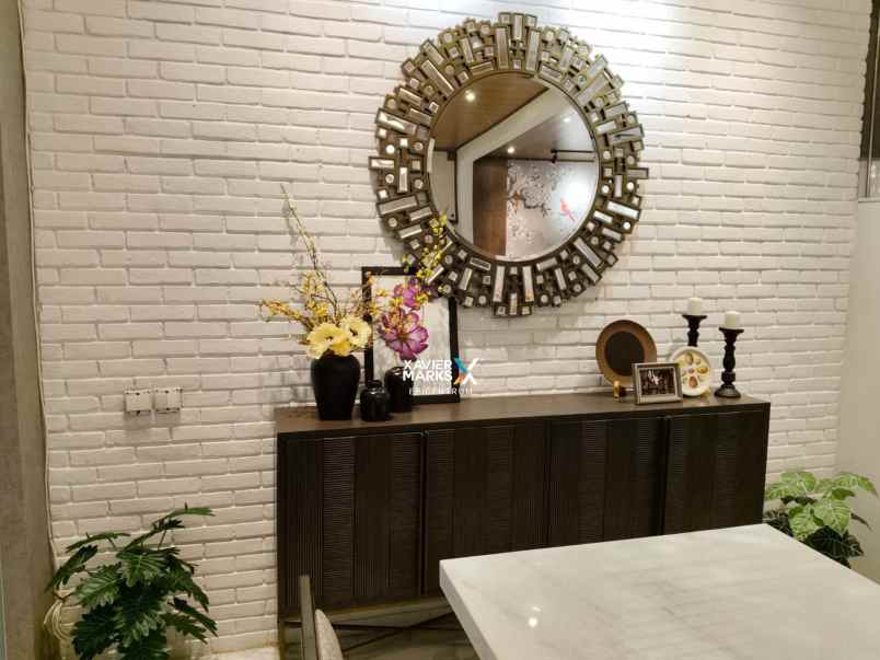 dijual rumah pakuwon indah