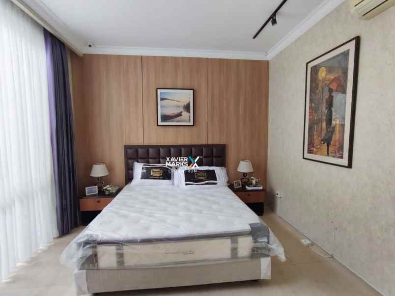 dijual rumah pakuwon indah